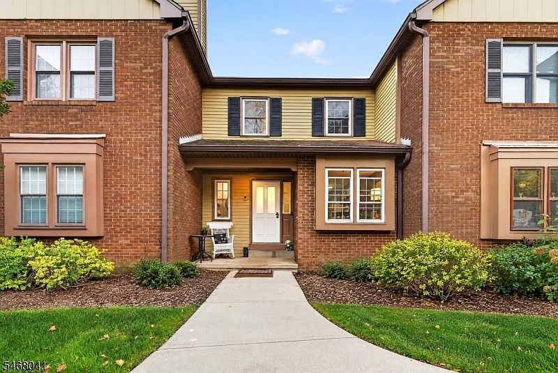 1st image of 36 Oriole Dr