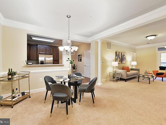 5th image of 7055 Heritage Hunt Dr APT 208