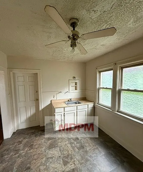 3296 Tuxedo St — Photo 10