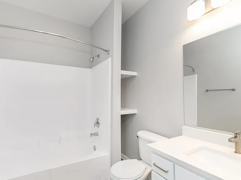 Vista Imperio Apartments — Photo 17