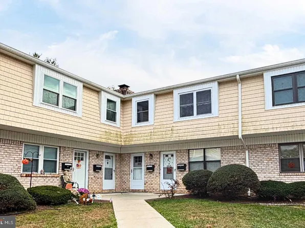 212 Silver Ct, Hamilton, NJ 08690