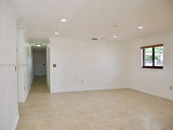 4th image of 75 W 50th St
