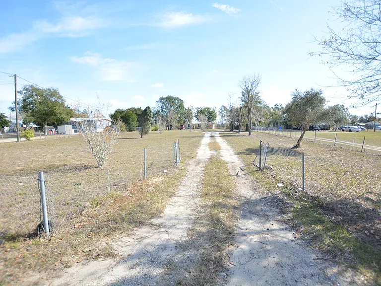 1144 Bradbury Rd — Photo 15