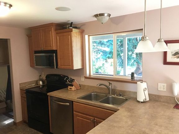 3rd image of 130 E Sea Vista Ln