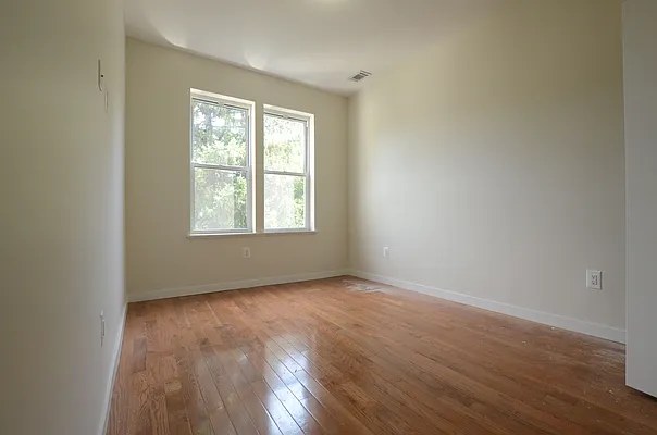 Rented by Miron Realty Group | media 10