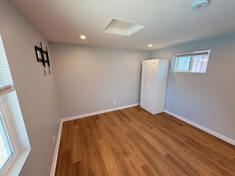 5688 Marne Ave — Photo 9