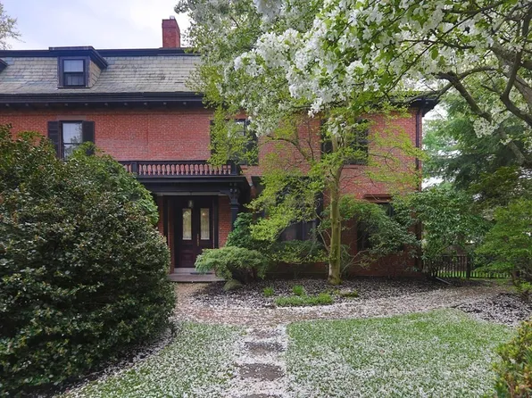 47 Monmouth St, Brookline, MA 02446