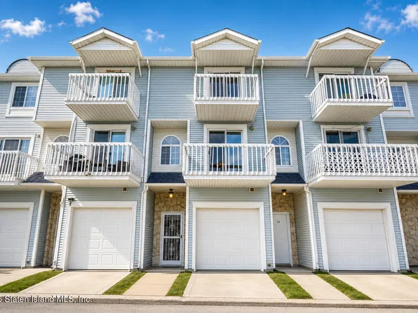38 Country Dr E #A, Staten Island, NY 10314