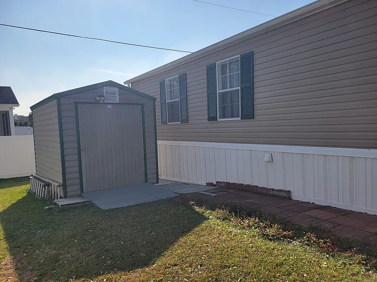 1107 Lissie Ln — Photo 3