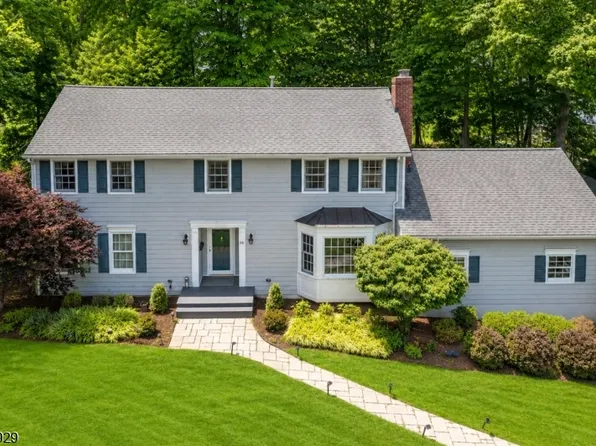 69 Penwood Dr, New Providence, NJ 07974