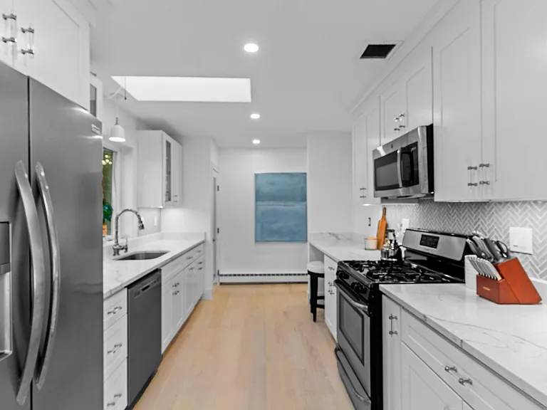 93 Riverside Dr — Photo 14