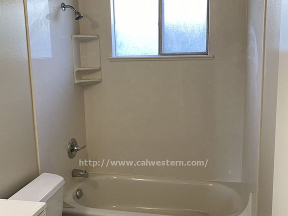 5th image of 285 Perrymont Ave APT 3