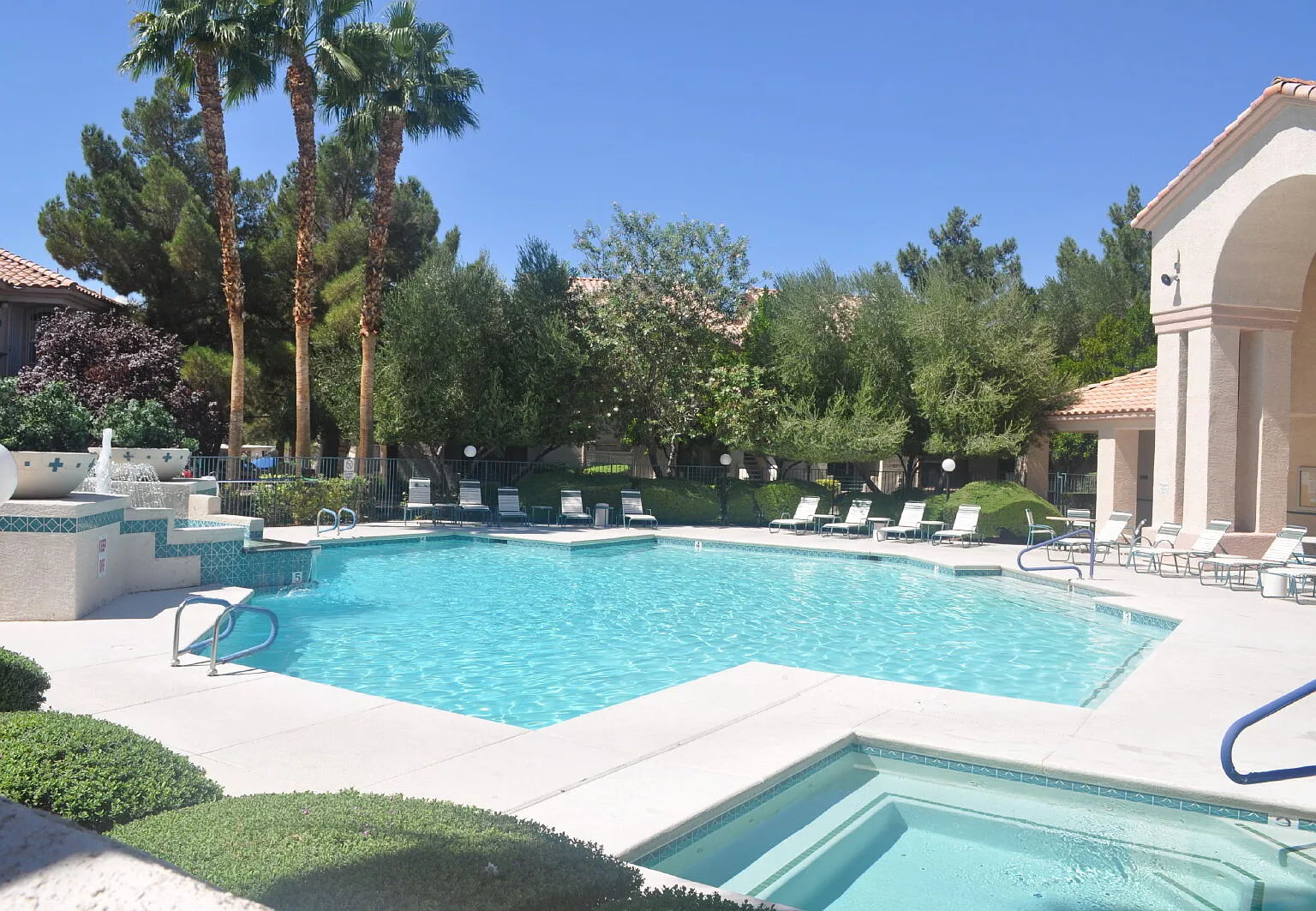 1 bed, 1.0 bath, 723 sqft, $1,250 — Photo 2