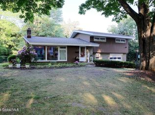 26 Saint Stephens Ln E, Glenville, NY 12302