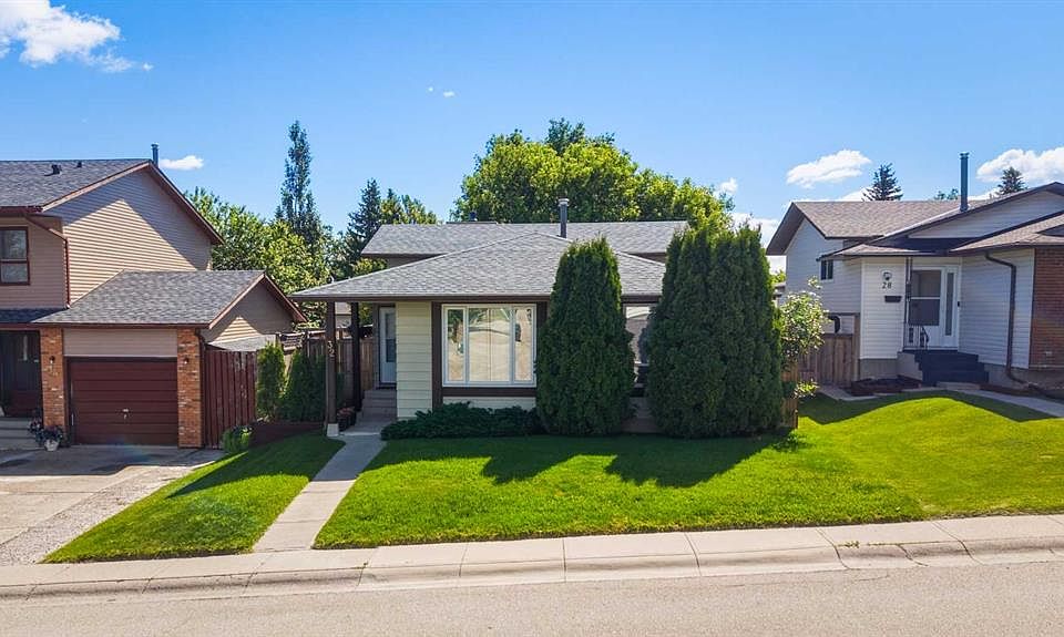 1st image of 32 W Beddington Rise NE