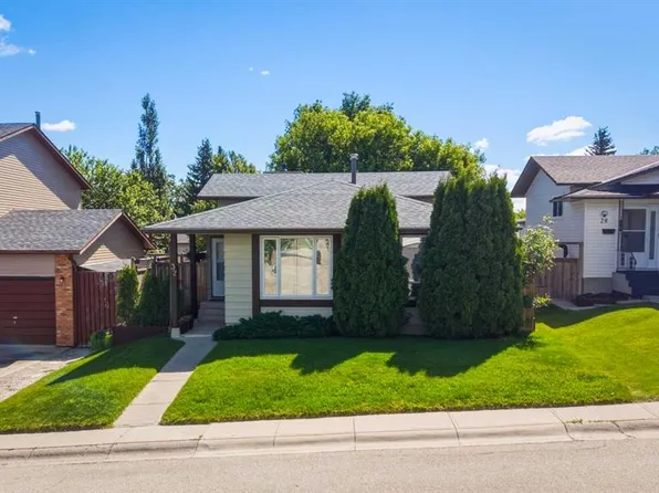 32 W Beddington Rise NE, Calgary, AB T3K 1N2