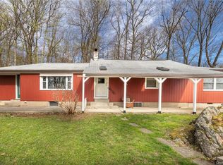 18 Highclere Ln, Valhalla, NY 10595