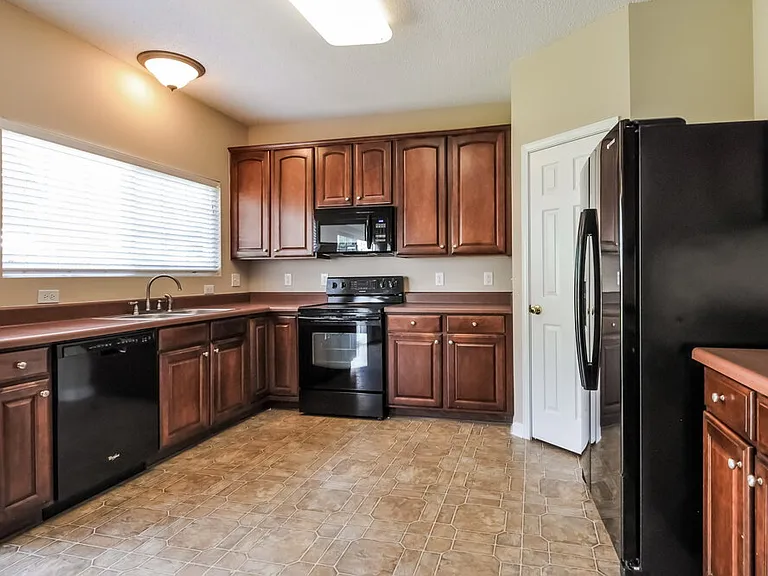 816 Stackhurst Way — Photo 9