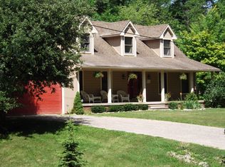 21751 Natasha Ln, South Lyon, MI 48178