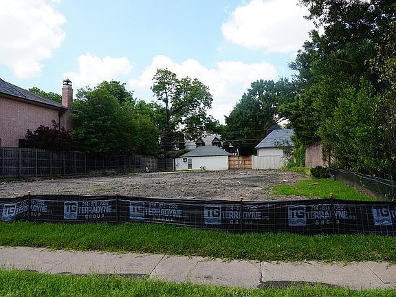 2nd image of 4504 N Versailles Ave