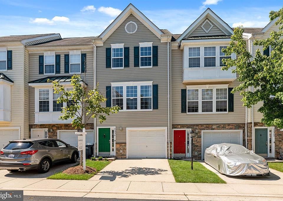 1st image of 22956 Fontwell Sq