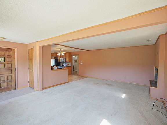 5th image of 2231 N Broadway
