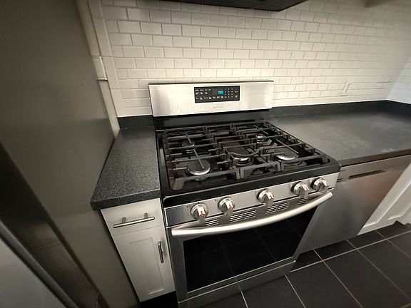 5th image of 606 N 32nd St APT B