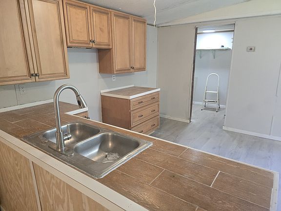 2nd image of 430 Daymon Cir