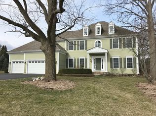 5 Walnut Ridge Ct, Cary, IL 60013