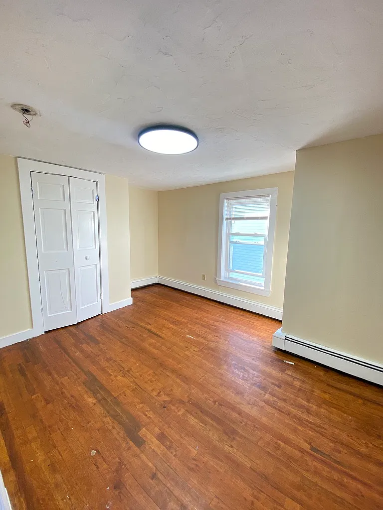 3 bed, 1250 sqft, $2,300 — Photo 2
