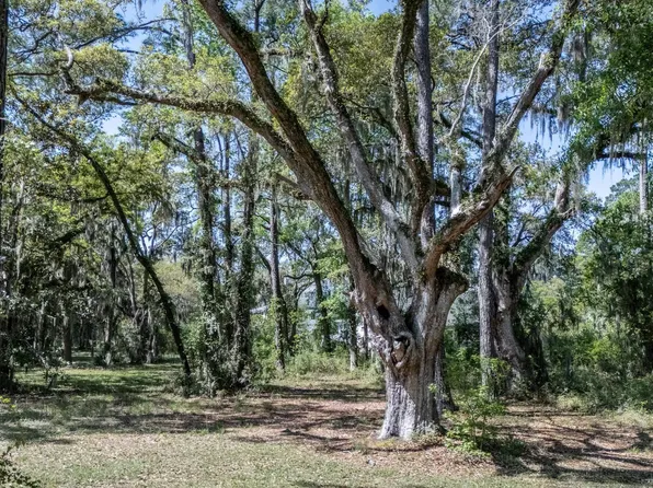 865 Tuckers Rd., Pawleys Island, SC 29585