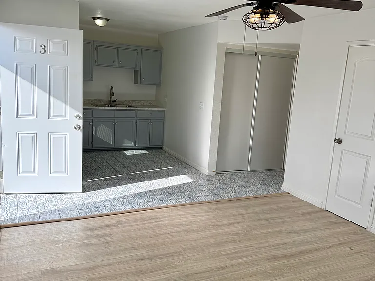 2105 N Webster St — Photo 2