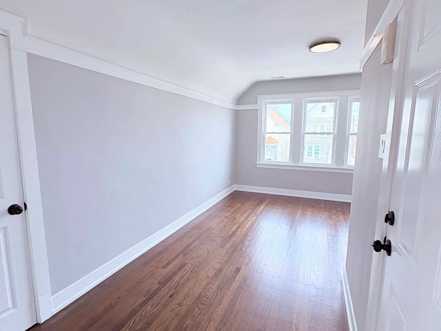 3 bed, 1200 sqft, $2,250 — Photo 2