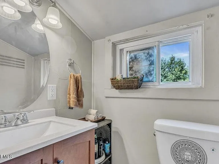 402 Ryders Ln — Photo 26