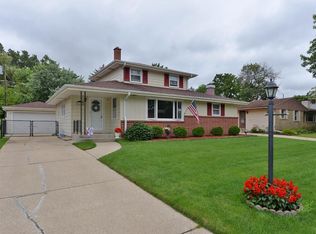 5403 Westmore Dr, Racine, WI 53406