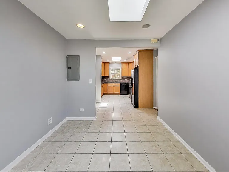615 The Ln — Photo 8