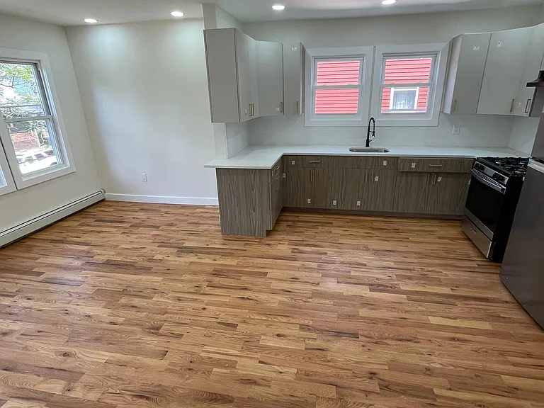 207 Hansbury Ave #2F — Photo 1