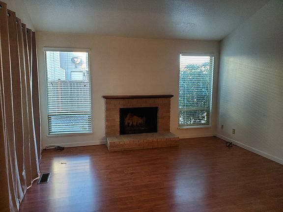 3rd image of 3457 Covington St NE