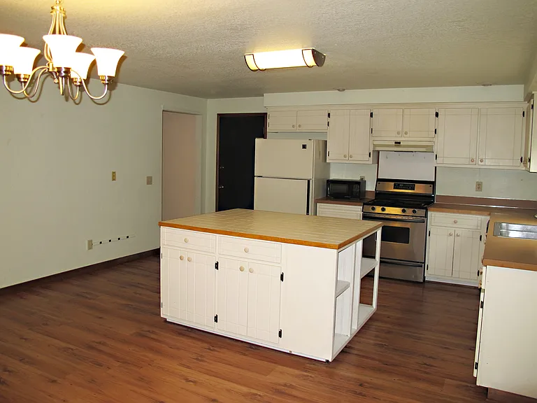601 NW Ensign Dr — Photo 8