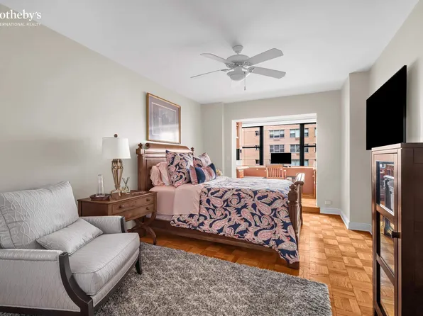 20 Sutton Place South image 10 of 17