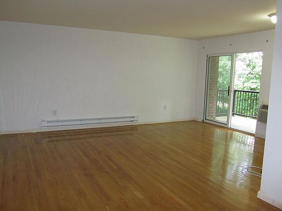 4th image of 300 S Central Ave #88389dd61