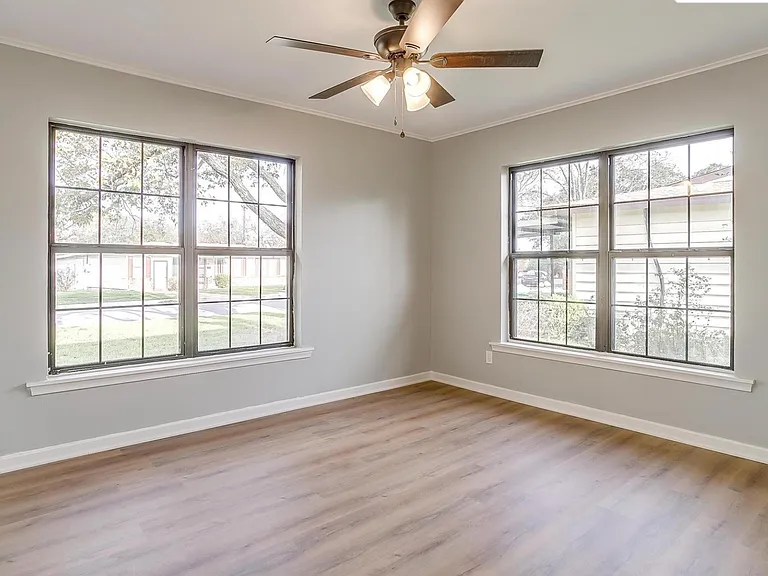 428 Live Oak Ln — Photo 13