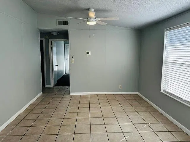 2 bed, 1.0 bath, 850 sqft, $1,600 — Photo 4