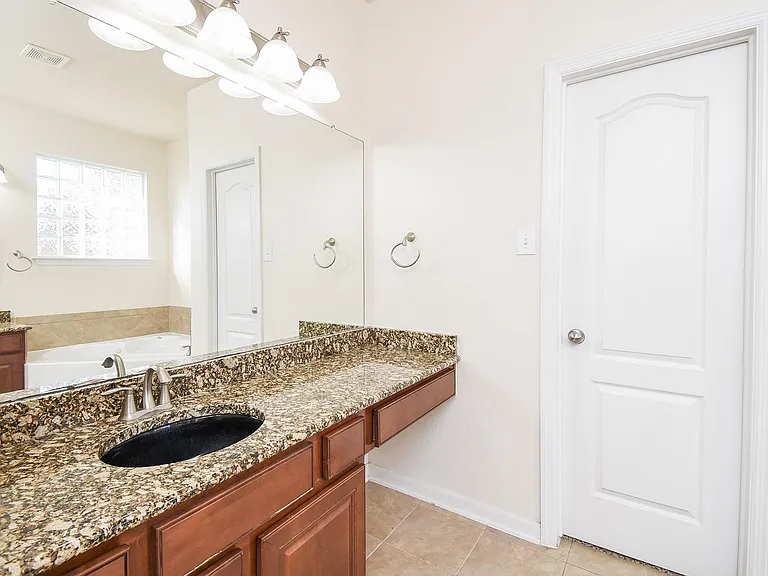 6203 Ledger Ln — Photo 24