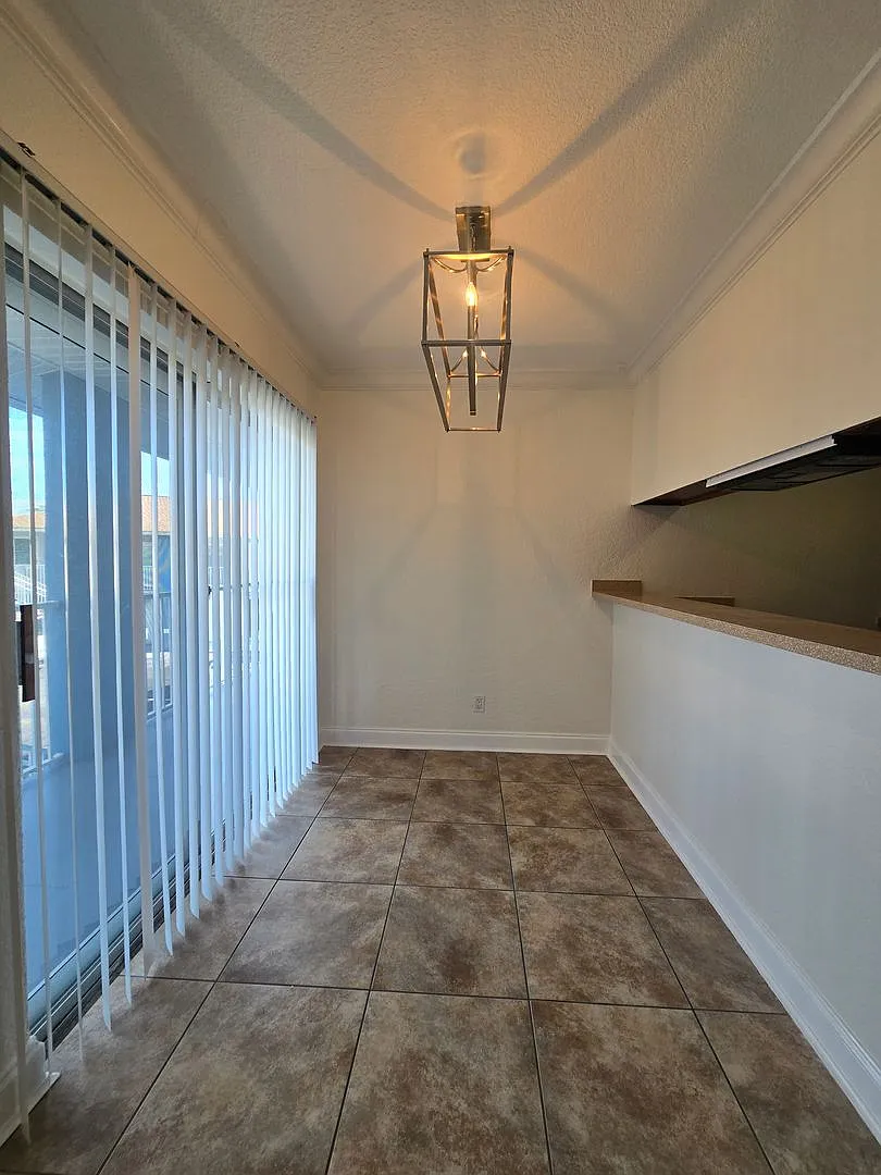 Beautiful 2/1 Condo for Rent - Across from the Beach!! — Photo 3