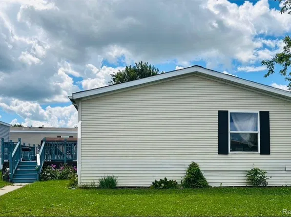 39141 Brooks, New Boston, MI 48164