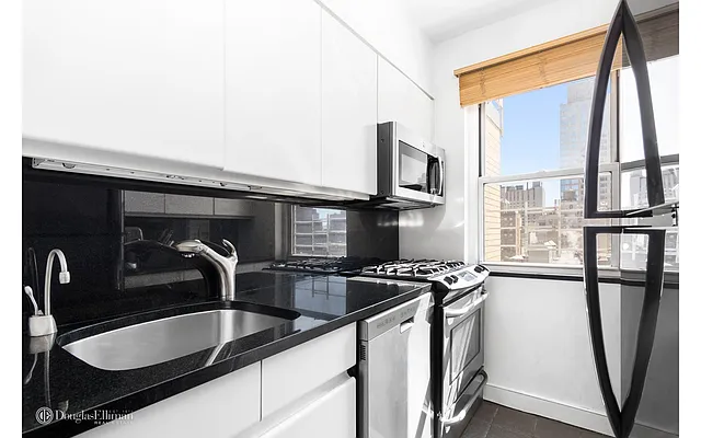 Rented by Douglas Elliman | media 7