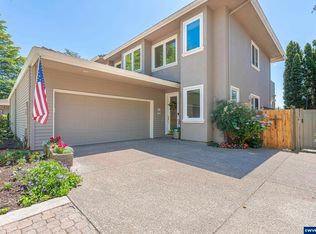 32082 SW Charbonneau Dr, Wilsonville, OR 97070