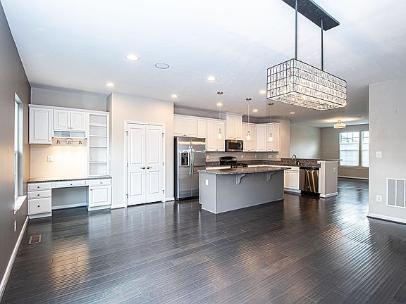 4th image of 107 Hornbeam Dr