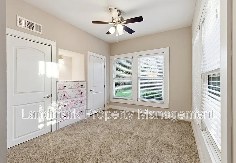 405 College St — Photo 15